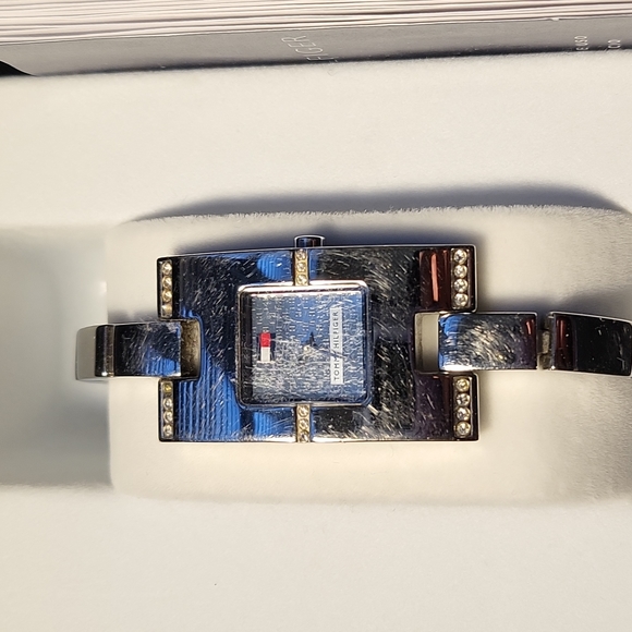 Vintage Tommy Hilfiger Watch - Picture 2 of 4